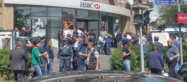 Банк HSBC на проспекте Комитаса (3 мая 2018). Еревaн - Sputnik Армения