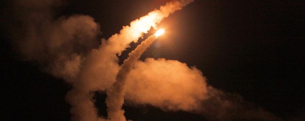 Ночной пуск ракет зенитными ракетными системами С-400 Триумф Ночной пуск ракет зенитными ракетными системами С-400 Триумф - Sputnik Армения