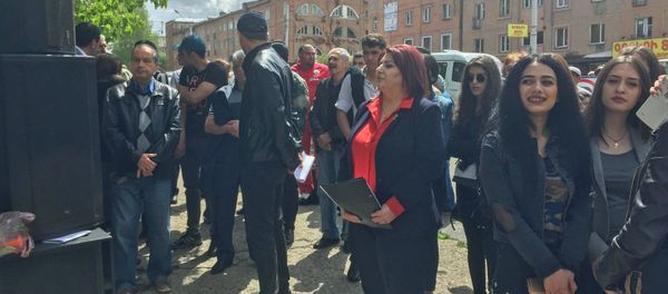 Студенты требуют отставки ректора ШГУ (7 мая 2018). Гюмри Студенты требуют отставки ректора ШГУ (7 мая 2018). Гюмри - Sputnik Армения