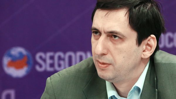 Эксперт Института востоковедения РАН Андрей Арешев во время видеомоста Москва - Ереван - Sputnik Армения
