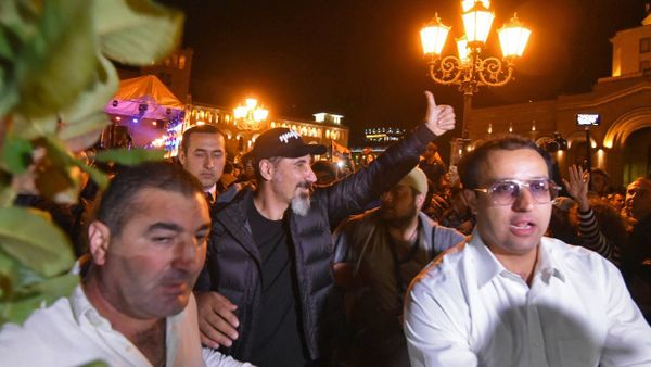 Серж Танкян на площади Республики (7 мая 2018). Еревaн - Sputnik Արմենիա