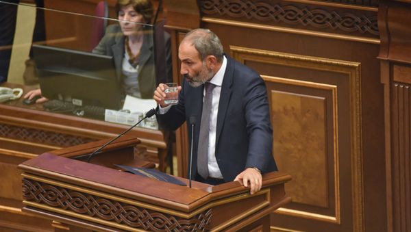 Кандидат в премьер-министры Армении Никол Пашинян в Национальном Собрании Армении (8 мая 2018). Еревaн - Sputnik Արմենիա