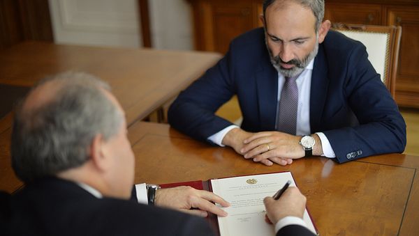 Президент и премьер-министр Армении Армен Саркисян и Никол Пашинян (8 мая 2018). Еревaн - Sputnik Армения