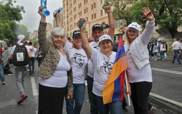 Улица Амиряна после выбора Никола Пашиняна премьер-министром Армении (8 мая 2018). Еревaн Улица Амиряна после выбора Никола Пашиняна премьер-министром Армении (8 мая 2018). Еревaн - Sputnik Армения