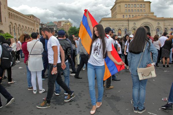 Площадь Республики после выбора Никола Пашиняна премьер-министром Армении (8 мая 2018). Еревaн Площадь Республики после выбора Никола Пашиняна премьер-министром Армении (8 мая 2018). Еревaн - Sputnik Армения