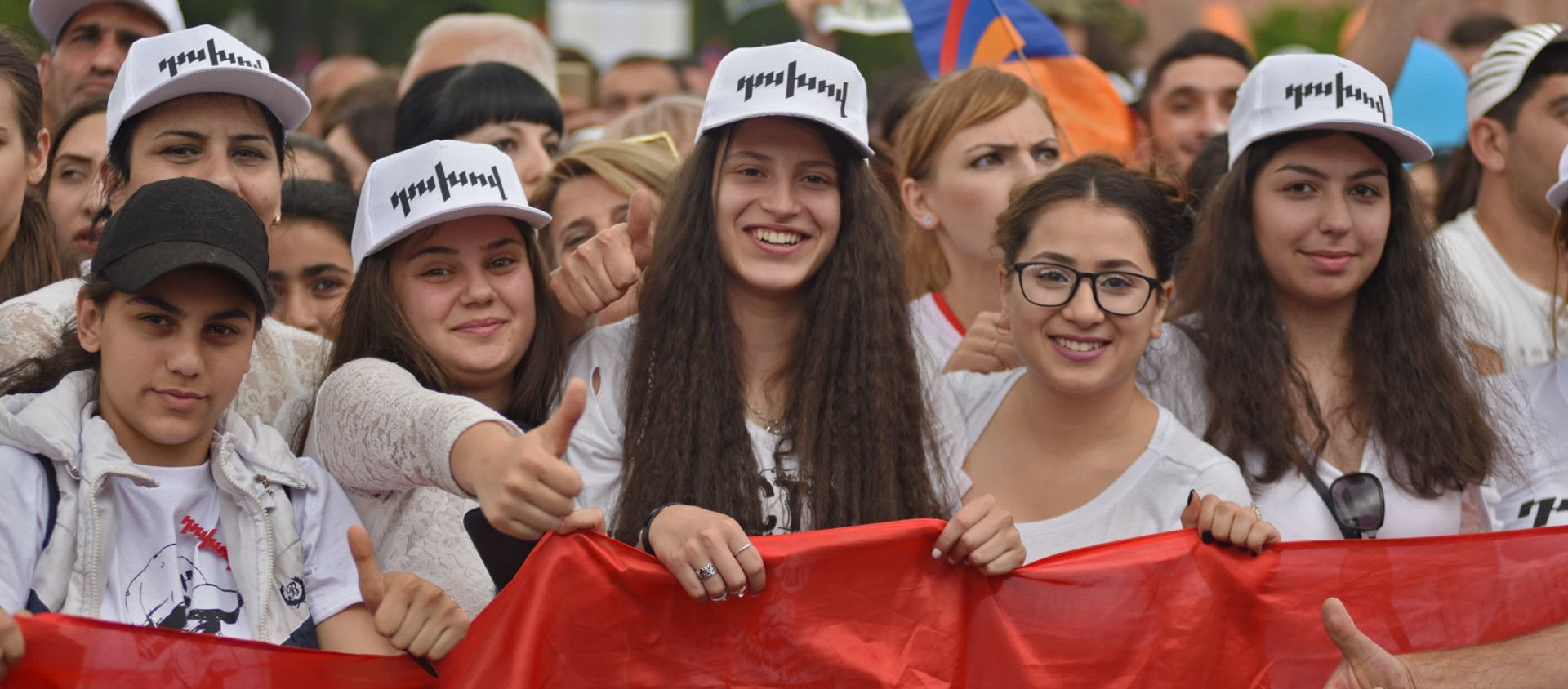 Площадь Республики после выбора Никола Пашиняна премьер-министром Армении (8 мая 2018). Еревaн - Sputnik Армения, 1920, 19.02.2021