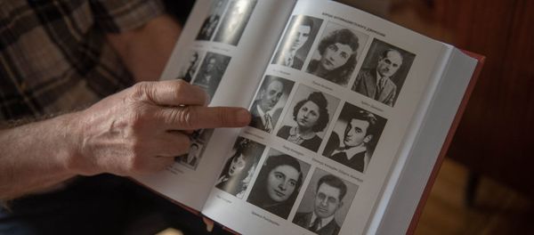 Книга Армянский народ в Великой Отечественной войне 1941-1945 гг. Климента Арутюняна - Sputnik Армения