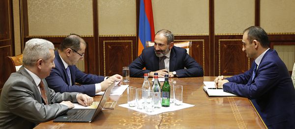 Премьер-министр Никол Пашинян принял и.о. министра финансов Вардана Арамяна (8 мая 2018). Еревaн - Sputnik Արմենիա
