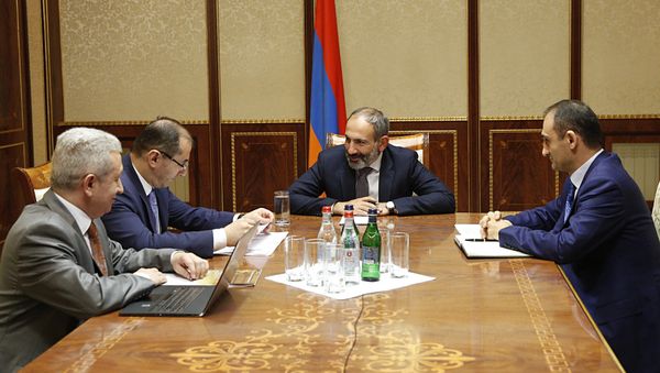 Премьер-министр Никол Пашинян принял и.о. министра финансов Вардана Арамяна (8 мая 2018). Еревaн - Sputnik Армения
