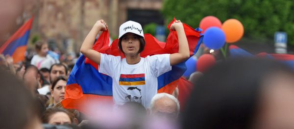 Площадь Республики после выбора Никола Пашиняна премьер-министром Армении (8 мая 2018). Еревaн - Sputnik Արմենիա