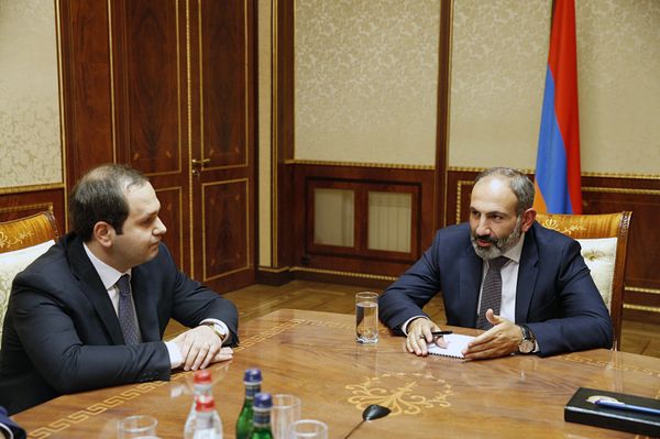 Никол Пашинян и  Георгий Кутоян - Sputnik Արմենիա