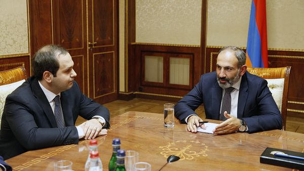 Никол Пашинян и  Георгий Кутоян - Sputnik Армения