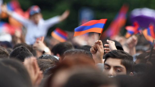 Площадь Республики после выбора Никола Пашиняна премьер-министром Армении (8 мая 2018). Еревaн - Sputnik Армения