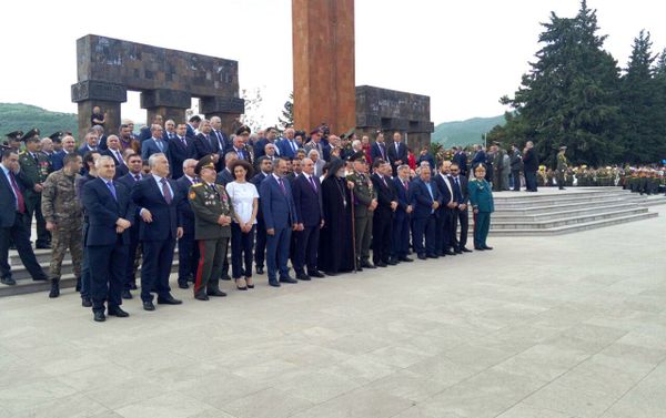 Парад Победы в Арцахе (9 мая 2018). Степанакерт Парад Победы в Арцахе (9 мая 2018). Степанакерт - Sputnik Армения