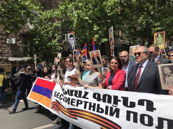 Бессмертный полк в Армении: шествие станет аполитичной акцией для политических сил Бессмертный полк в Армении: шествие станет аполитичной акцией для политических сил - Sputnik Армения