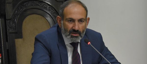 Премьер-министр Никол Пашинян на заседании правительства Армении (11 мая 2018). Еревaн Премьер-министр Никол Пашинян на заседании правительства Армении (11 мая 2018). Еревaн - Sputnik Армения