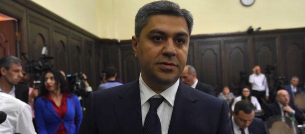 Директор Службы национальной безопасности Артур Ванецян на заседании правительства Армении (11 мая 2018). Еревaн Директор Службы национальной безопасности Артур Ванецян на заседании правительства Армении (11 мая 2018). Еревaн - Sputnik Армения