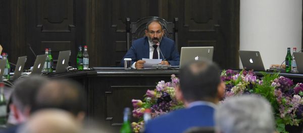 Премьер-министр Никол Пашинян на заседании правительства Армении (11 мая 2018). Еревaн - Sputnik Արմենիա