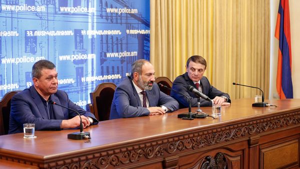 На встрече с руководящим составом Полиции премьер-министр Никол Пашинян представил нового главу (11 мая 2018). Еревaн - Sputnik Армения