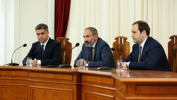 На встрече с руководящим составом СНБ премьер-министр Никол Пашинян представил нового директора (11 мая 2018). Еревaн - Sputnik Արմենիա