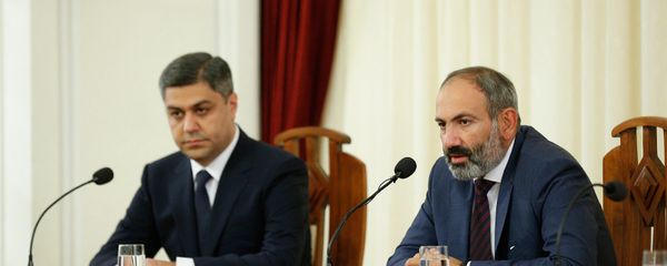 На встрече с руководящим составом СНБ премьер-министр Никол Пашинян представил нового директора (11 мая 2018). Еревaн На встрече с руководящим составом СНБ премьер-министр Никол Пашинян представил нового директора (11 мая 2018). Еревaн - Sputnik Армения
