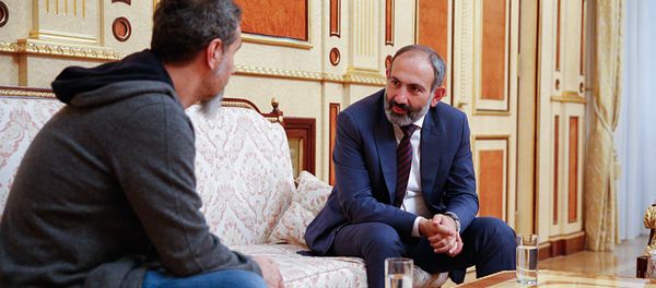 Премьер-министр Никол Пашинян принял рок-музыканта Сержа Танкяна (11 мая 2018). Еревaн Премьер-министр Никол Пашинян принял рок-музыканта Сержа Танкяна (11 мая 2018). Еревaн - Sputnik Արմենիա