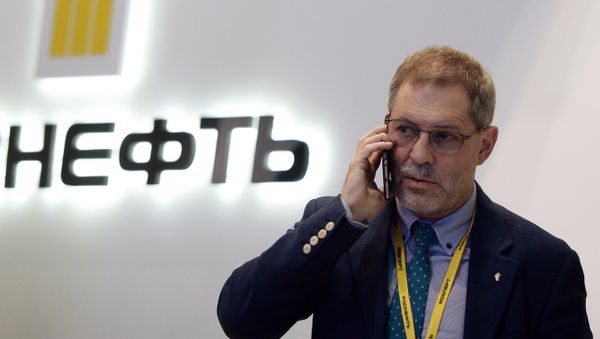 Директор департамента информации и рекламы корпорации Роснефть Михаил Леонтьев - Sputnik Армения