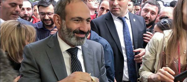Премьер-министр Армении Никол Пашинян на винном фестивале (12 мая 2018). Еревaн Премьер-министр Армении Никол Пашинян на винном фестивале (12 мая 2018). Еревaн - Sputnik Армения
