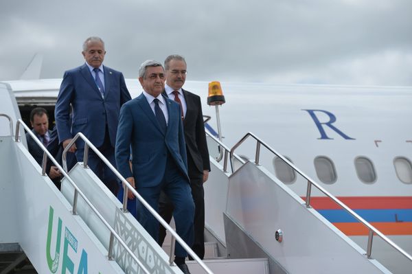 Прилёт в Уфу Президента Республики Армения Сержа Саргсяна Прилёт в Уфу Президента Республики Армения Сержа Саргсяна - Sputnik Армения