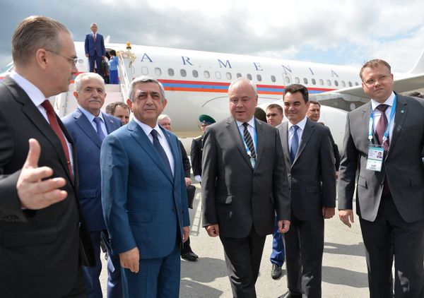 Прилёт в Уфу Президента Республики Армения Сержа Саргсяна Прилёт в Уфу Президента Республики Армения Сержа Саргсяна - Sputnik Армения