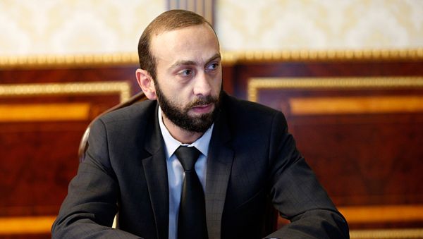 Первый вице-премьер Армении Арарат Мирзоян на совещании нового правительства (13 мая 2018). Еревaн - Sputnik Армения