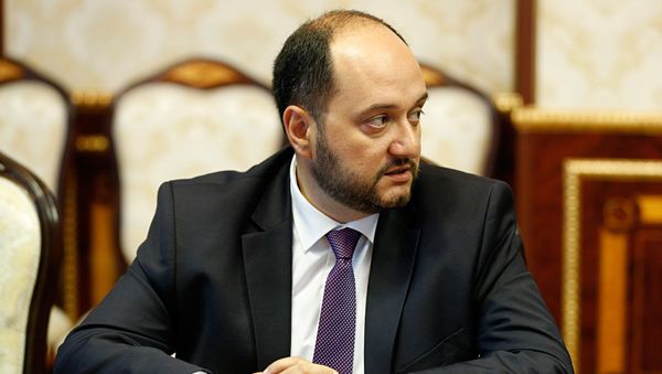 Министр образования и науки Араик Арутюнян на совещании нового правительства (13 мая 2018). Еревaн - Sputnik Армения