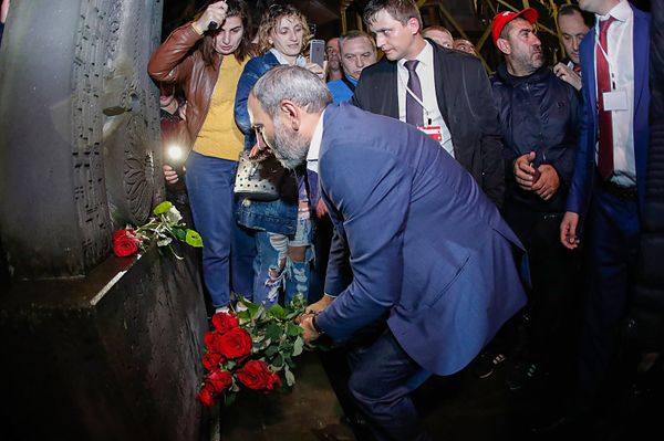 Премьер-министр Армении Никол Пашинян встретился с армянской общиной в Сочи (13 мая 2018). Россия - Sputnik Армения
