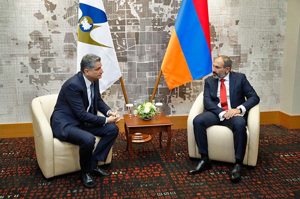 Встреча премьер-министра Армении Никола Пашиняна и председателя ЕАЭС Тиграна Саркисяна (14 мая 2018). Сочи - Sputnik Արմենիա