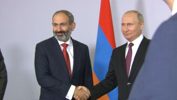 Никол Пашинян и Владимир Путин встретились в Сочи Никол Пашинян и Владимир Путин встретились в Сочи - Sputnik Армения