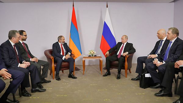 Встреча Президента России Владимира Путина и премьер-министра Армении Никола Пашиняна (14 мая 2018). Сочи Встреча Президента России Владимира Путина и премьер-министра Армении Никола Пашиняна (14 мая 2018). Сочи - Sputnik Армения