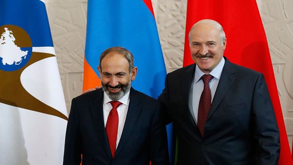 Премьер-министр Армении Никол Пашинян и Президент Беларуси Александр Лукашенко на саммите ЕАЭС (14 мая 2018). Сочи - Sputnik Արմենիա
