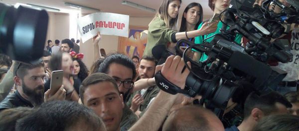 Ситуация в Мэрии Еревана (16 мая 2018) - Sputnik Армения