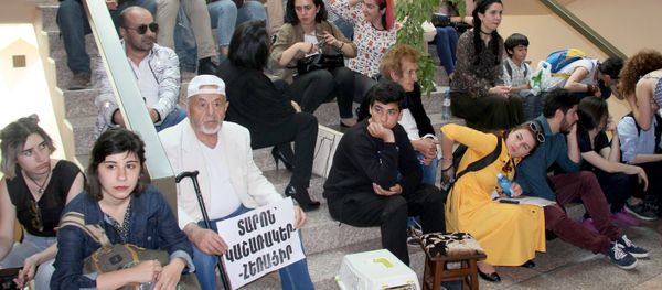 Активисты в мэрии столицы (16 мая 2018). Ереван Активисты в мэрии столицы (16 мая 2018). Ереван - Sputnik Армения