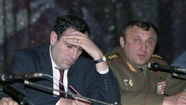Председатель Верховного Совета Армении Левон Тер-Петросян и генерал армии Павел Грачев во время пресс-конференции участников переговоров по вопросу урегулирования нагорно-карабахского конфликта (1 сентября 1991). Еревaн - Sputnik Արմենիա