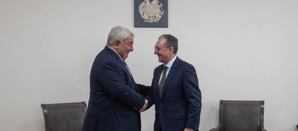 Министр иностранных дел Армении Зограб Мнацаканян и Генеральный секретарь ОДКБ Юрий Хачатуров - Sputnik Армения