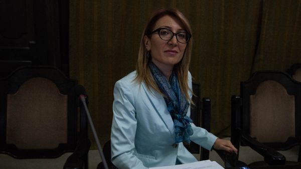 Министр труда и социальных вопросов Армении Мане Тандилян на заседании правительства (17 мая 2018). Еревaн Министр труда и социальных вопросов Армении Мане Тандилян на заседании правительства (17 мая 2018). Еревaн - Sputnik Армения