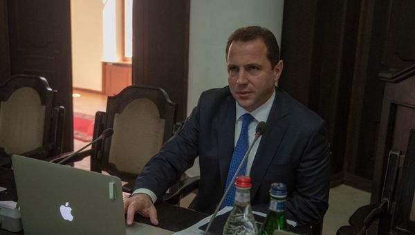 Министр обороны Армении Давид Тоноян на заседании правительства (17 мая 2018). Еревaн - Sputnik Արմենիա