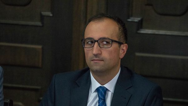 Министр здравоохранения Армении Арсен Торосян на заседании правительства (17 мая 2018). Еревaн - Sputnik Армения