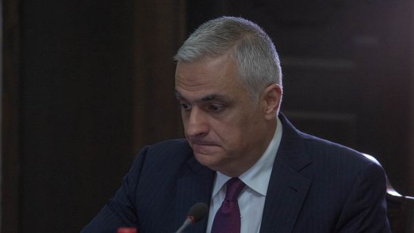 Вице-премьер Мгер Григорян на заседании правительства Армении (17 мая 2018). Еревaн - Sputnik Արմենիա