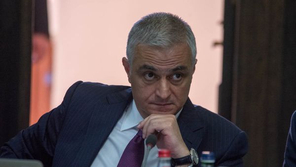 Вице-премьер Мгер Григорян на заседании правительства Армении (17 мая 2018). Еревaн - Sputnik Արմենիա