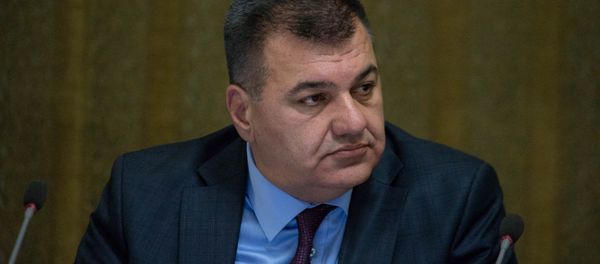 Министр транспорта, связи и информационных технологий Армении Ашот Акопян на заседании правительства (17 мая 2018). Еревaн - Sputnik Արմենիա