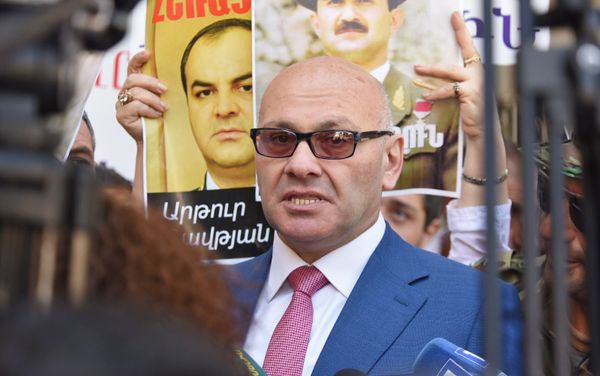 Председатель Уголовной палаты Кассационного суда Армении Сержик Аветисян на встрече с активистами (18 мая 2018). Еревaн Председатель Уголовной палаты Кассационного суда Армении Сержик Аветисян на встрече с активистами (18 мая 2018). Еревaн - Sputnik Армения