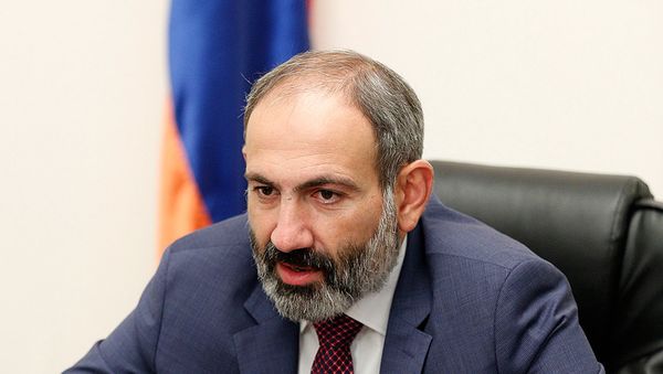 На совете безопасности Армении премьер-министр Никол Пашинян представил нового секретаря СБ Армена Григоряна (18 мая 2018). Еревaн - Sputnik Армения