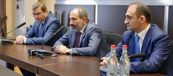 Премьер-министр Армении Никол Пашинян представил нового председателя КГД Давида Ананяна (18 мая 2018). Еревaн Премьер-министр Армении Никол Пашинян представил нового председателя КГД Давида Ананяна (18 мая 2018). Еревaн - Sputnik Արմենիա